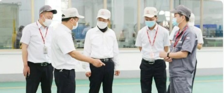 杨首一一行襄阳电机调研