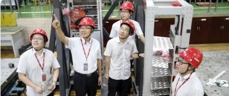 中国奇迹——记全国创新争先奖章获得者冯江华