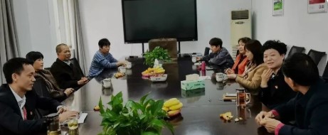 公司召开退休员工座谈会